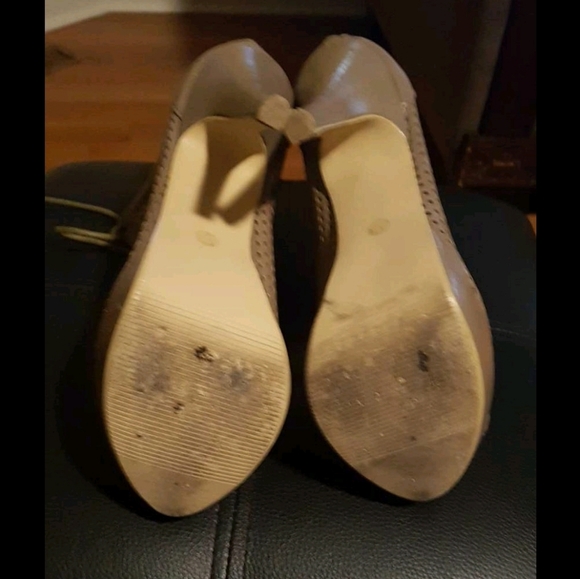 Laceup Olive Green Booties - Picture 4 of 4